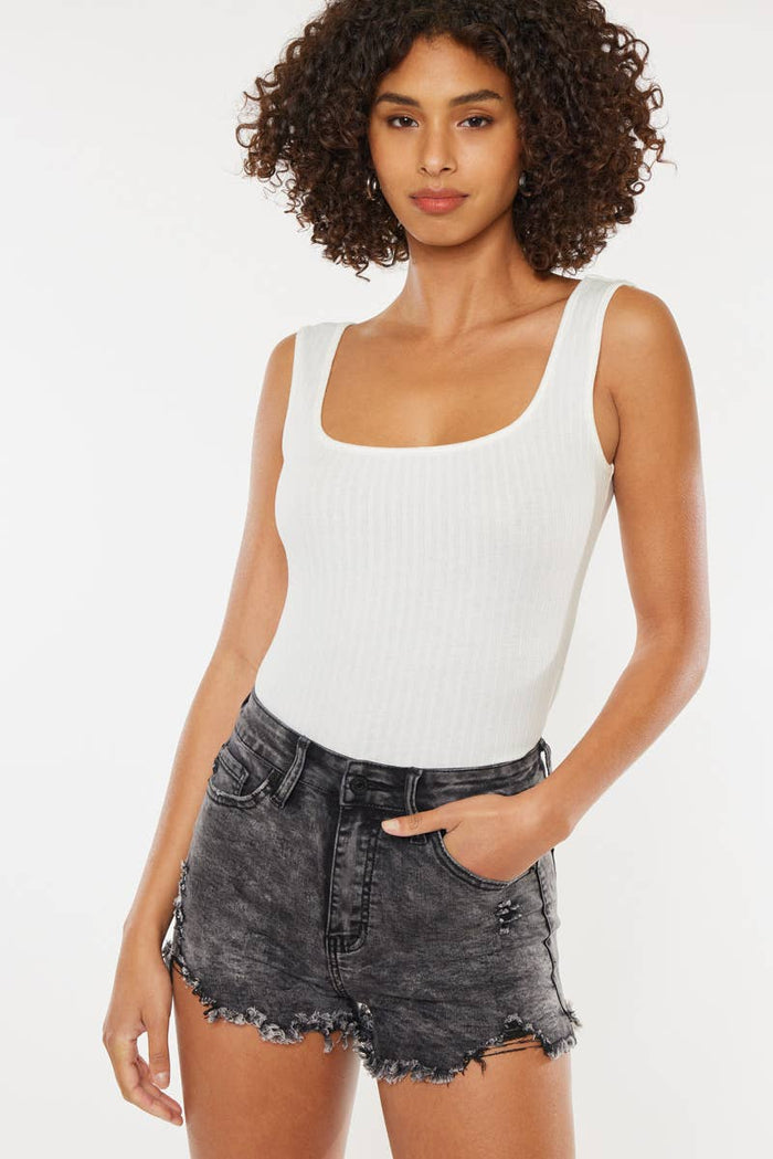 HIGH RISE FRAY HEM DENIM SHORTS